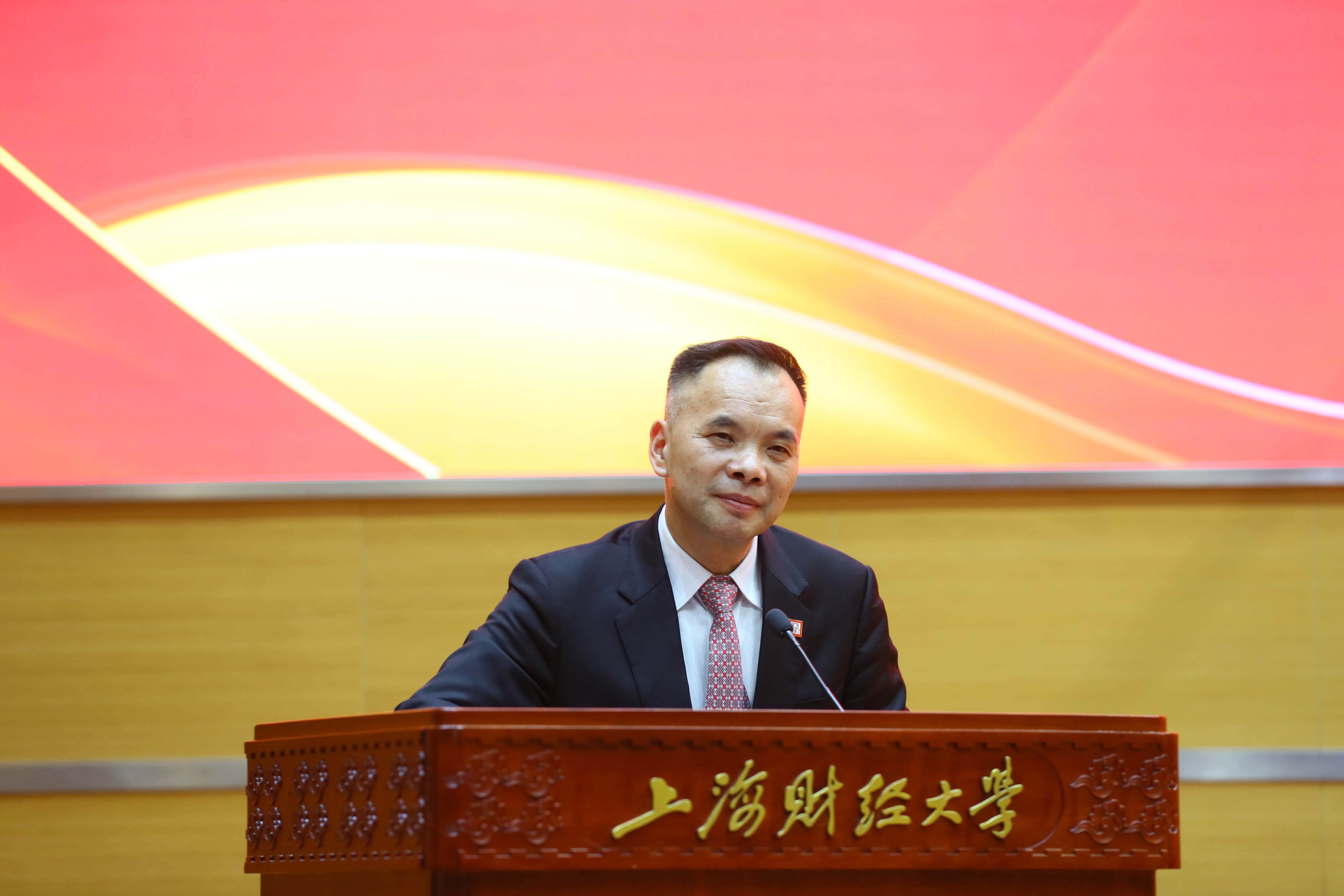 國(guo)齊(qi)公(gōng)開課|莫德(dé)旺:建(jian)設(shè)一(yi)流的(de)綜郃(he)性國(guo)有(yǒu)資(zi)本(ben)運營(ying)公(gōng)司